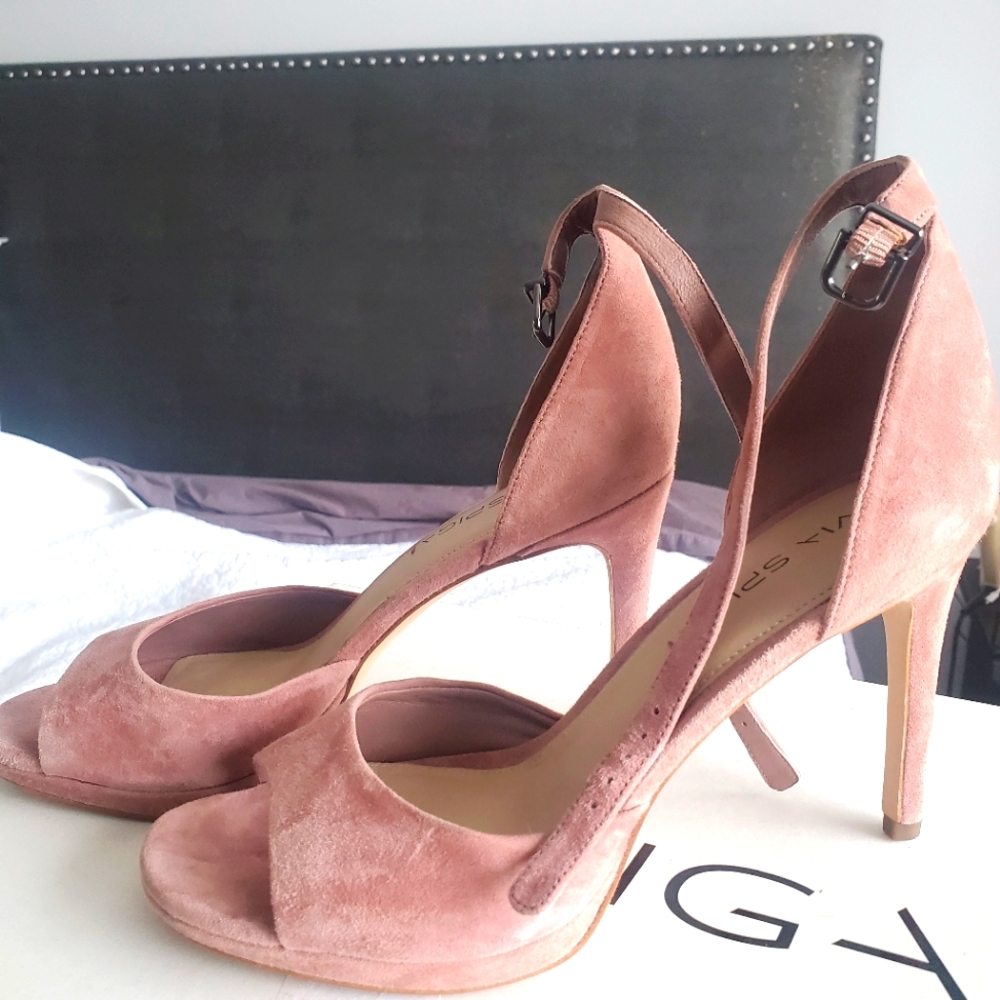 Brand new Via Spiga Salina  suede sandals in Dusty Rose